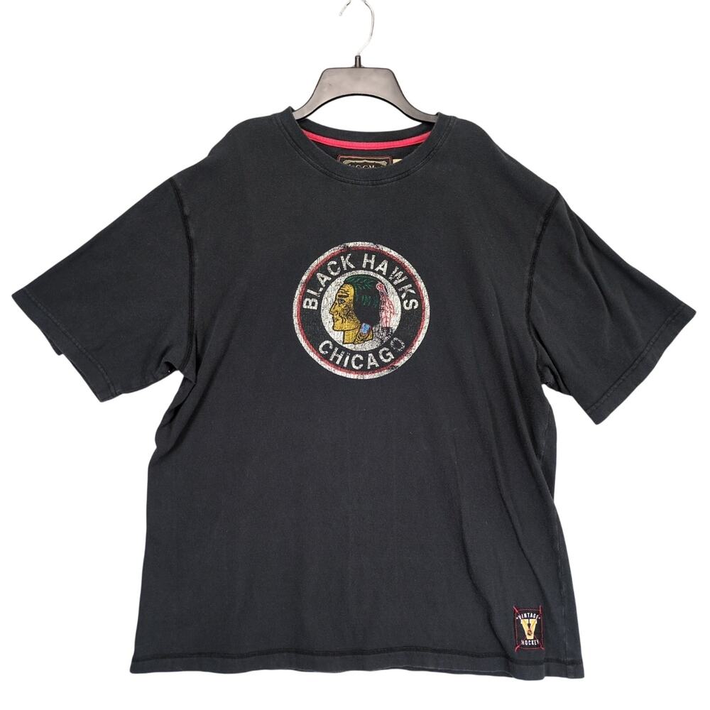 CCM Men's M Black Hawks Chicago Vintage Hockey T-Shirt, Retro Indian Logo Sports